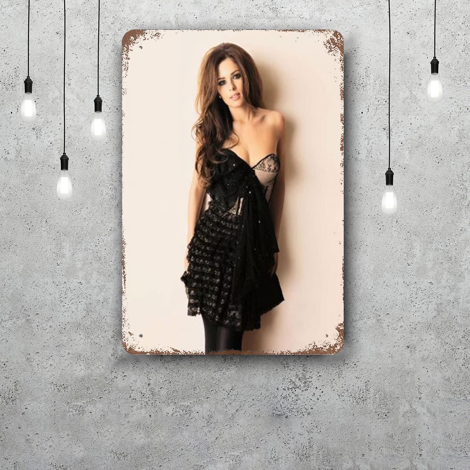 

Cheryl Cole Classic Poster Rusty Metal Plaque Retro Decorative Plate Bar Man Cave Garage Club Metal Sign Wall Decoration 20x30cm（7.8x11.8inch）