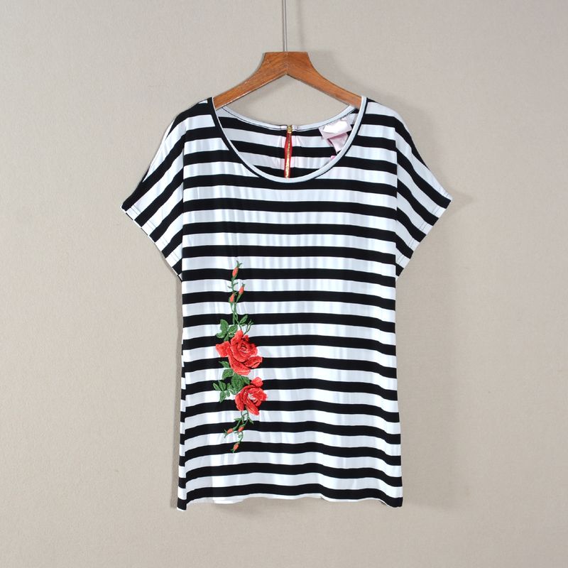 

Лето 2025 Новинка Женская футболка с круглым вырезом, коротким рукавом, цветочной вышивкой, в стиле кэжуал, в полоску, свободного кроя, визуально стройнящая, модная Black and white Stripes M