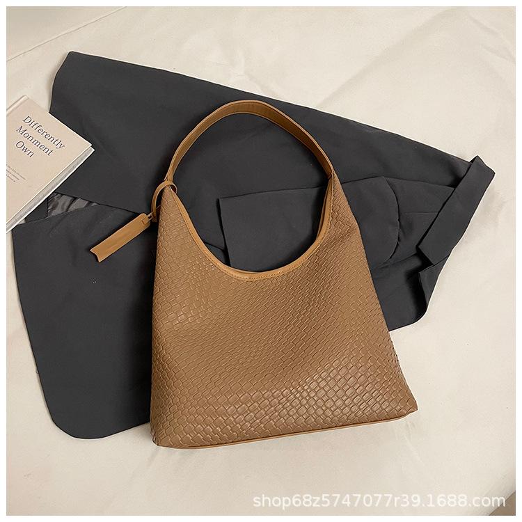 Soft Leather Underarm Bag Woven Pattern Vegetable Basket Bag Fashionable Foreign Style High-end Large-capacity Texture Commuter Tote Bag