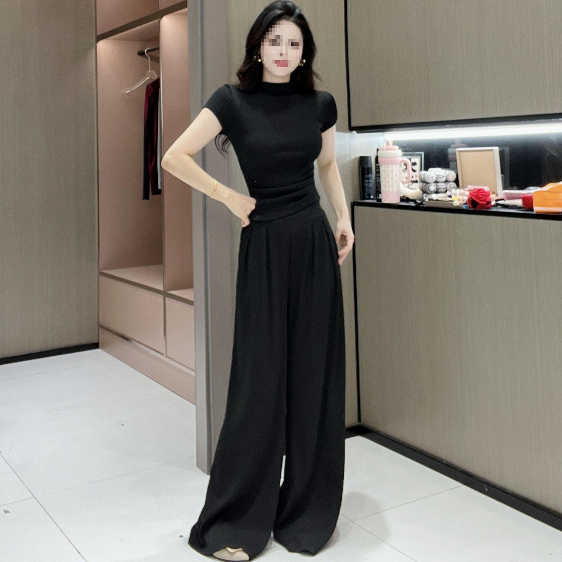 

Classic Versatile Two-Piece Set: Age-Reducing T-Shirt & Straight Wide-Leg Pants Large