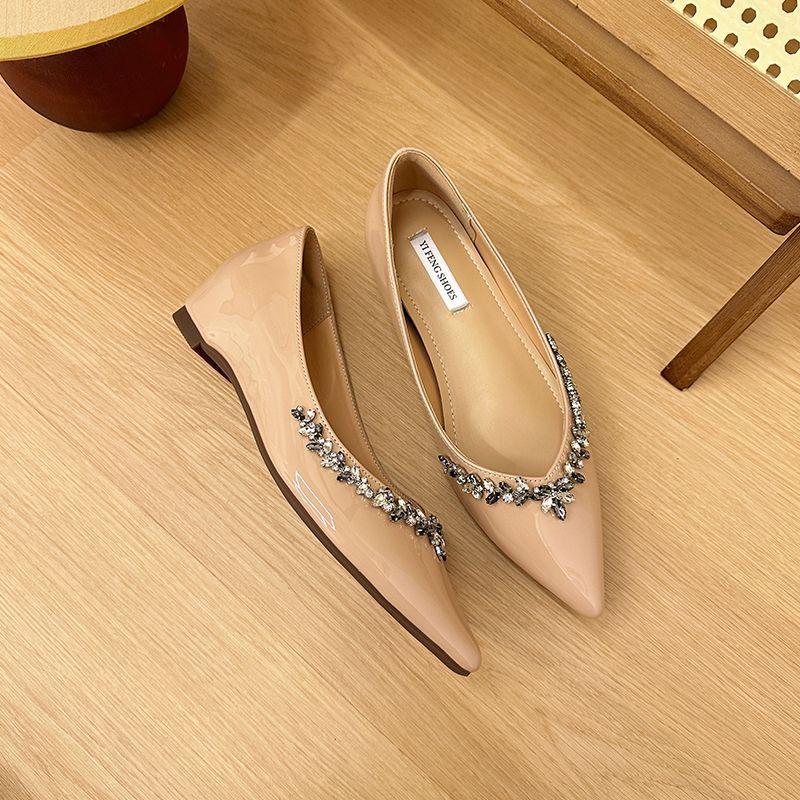 Špičaté malé večerní boty 2025 jaro nové měkkopodrážkové kamínky se sukněmi lakovaná kůže zvyšující plochopodrážkové jednobotky ženy