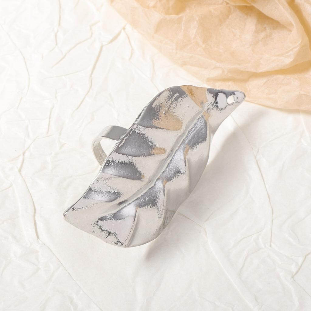 Modischer, schlichter und kreativer Design-Sinn Legierung geometrisches Blatt Klappring, leichter Luxus und kalter Stil für Frauen