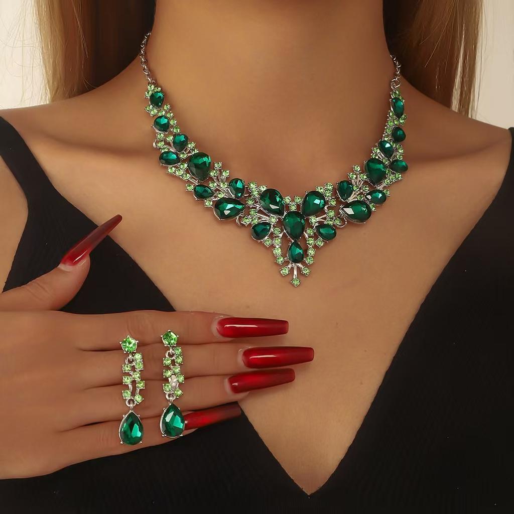 European and American Fashion Light Luxury Necklace Earrings Two-piece Set Bridal Wedding Accessories Dress Set Female 2026