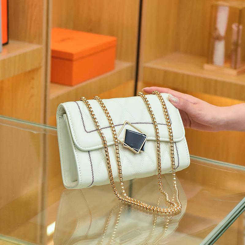 Women's Diamond Pattern Embroidered Chain Crossbody Bag