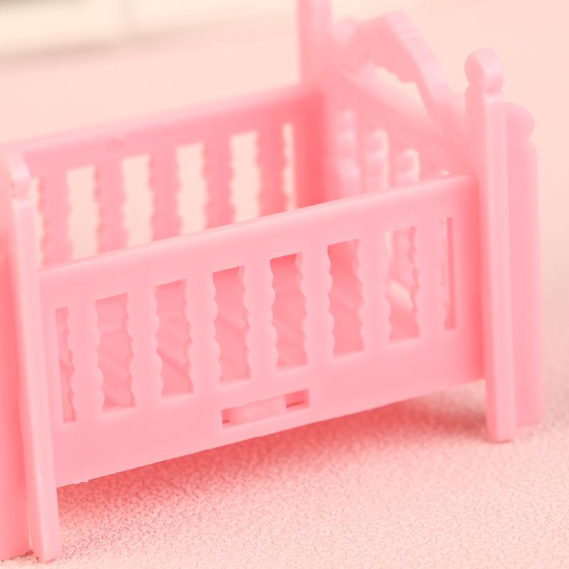 Kreativní personalizovaná svatební bonboniéra Svatební bonboniéru lze spojit s postýlkou pro miminko Dárek pro miminko k narozeninám