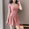 Einfarbige Falten-Quadratkragen-Sexy Sommerkleid mit taillierter Taille und A-Linien-Rock