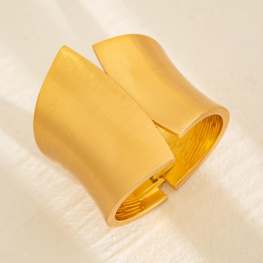 Exaggerated Alloy Wide Bangles for Women Vintage Irregular Open Cuff Armband Bracelets Party Jewelry