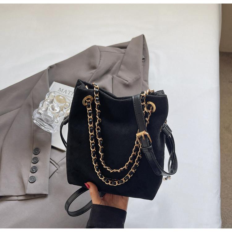 IELGY Ladies Bucket Bag Crossbody Large Capacity Chain Simple Casual Commuter Bag