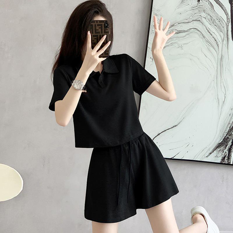 Women's Street-Style Summer Tracksuit with Loose, Age-Reducing Petites' Casual Shorts, Fashionable Two-Piece Set