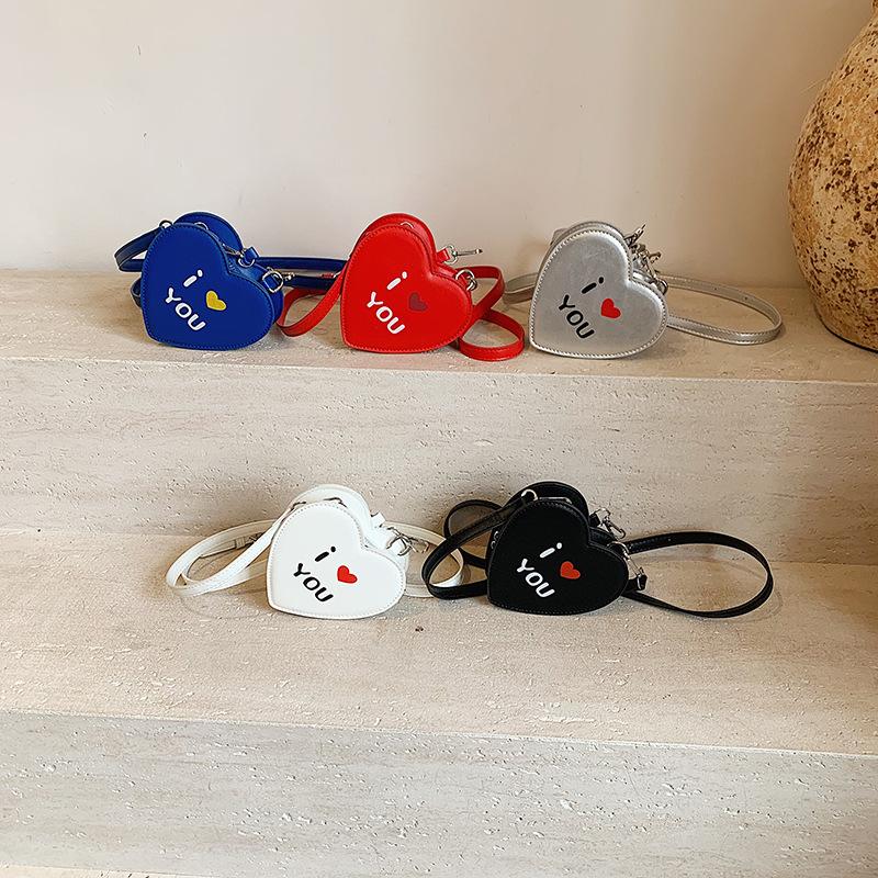 2025 summer new cute casual style small bag women's niche design sense messenger bag printed heart-shaped mouth red envelope
