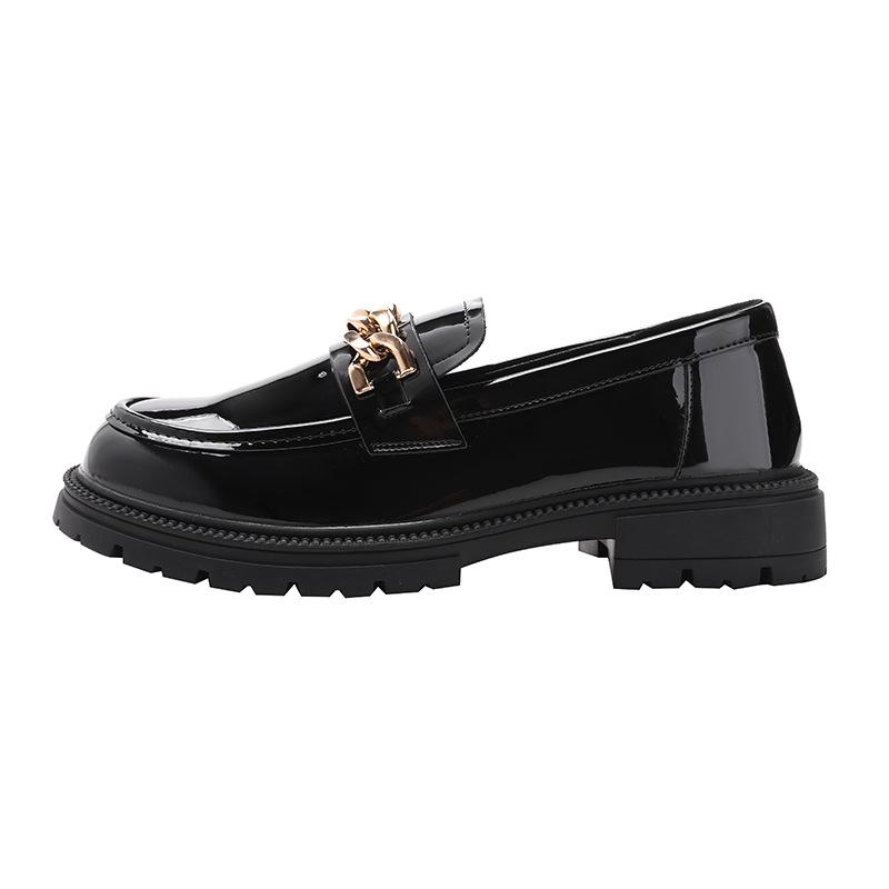 

Женские черные лаковые лоферы – Осенние слипоны на толстой подошве с цепочкой, в британском стиле. 34 чёрный