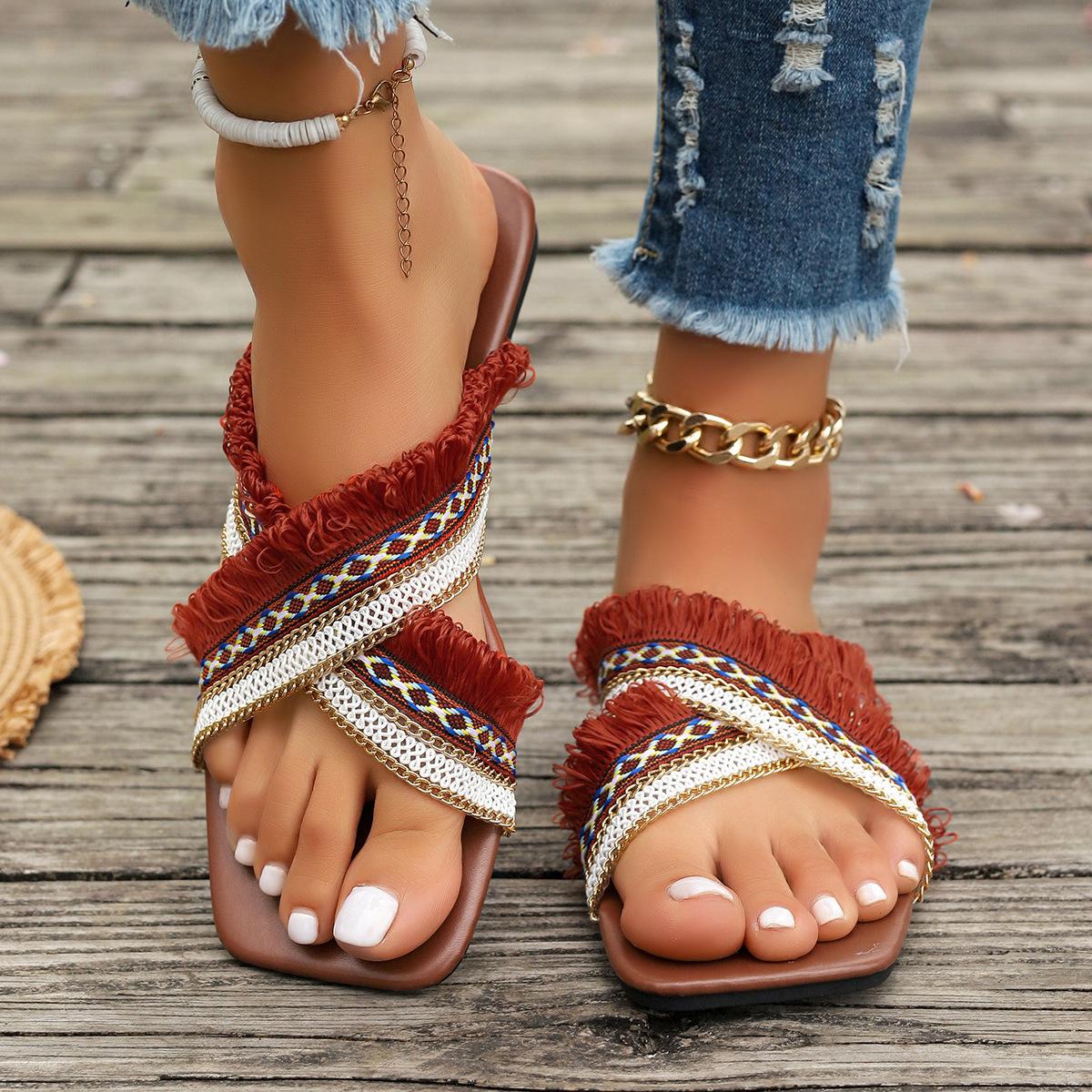 

Большие размеры Cross Slippers женские летние 2024 новые модели сандалий модные пляжные шлепанцы 43