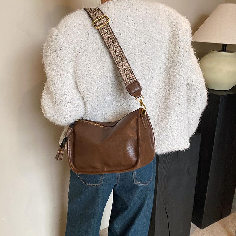 Taška s velkou kapacitou dámská podzimní a zimní všestranná 2025 nová retro široký ramenní messenger taška dámská texturovaná taška polštář