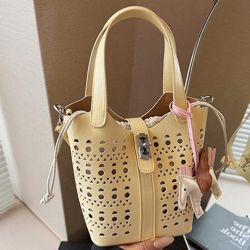 New soft and durable vintage handheld large capacity premium texture soft and durable outdoor handmade shoulder crossbody hollowed bucket bag