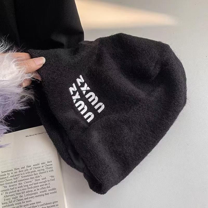 Korean Style Warm Slouchy Beanie for Autumn & Winter - Versatile, Cozy Fit for Both Men & Women