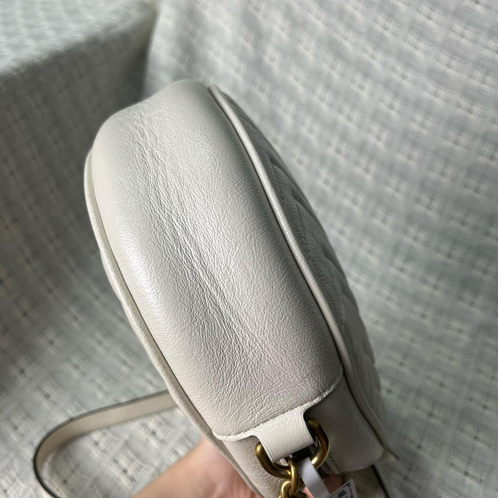 [Pre-Owned] GG Marmont Series Logo Quilted Chain Leather Mini Round Bag - Very Good #M26P7Q