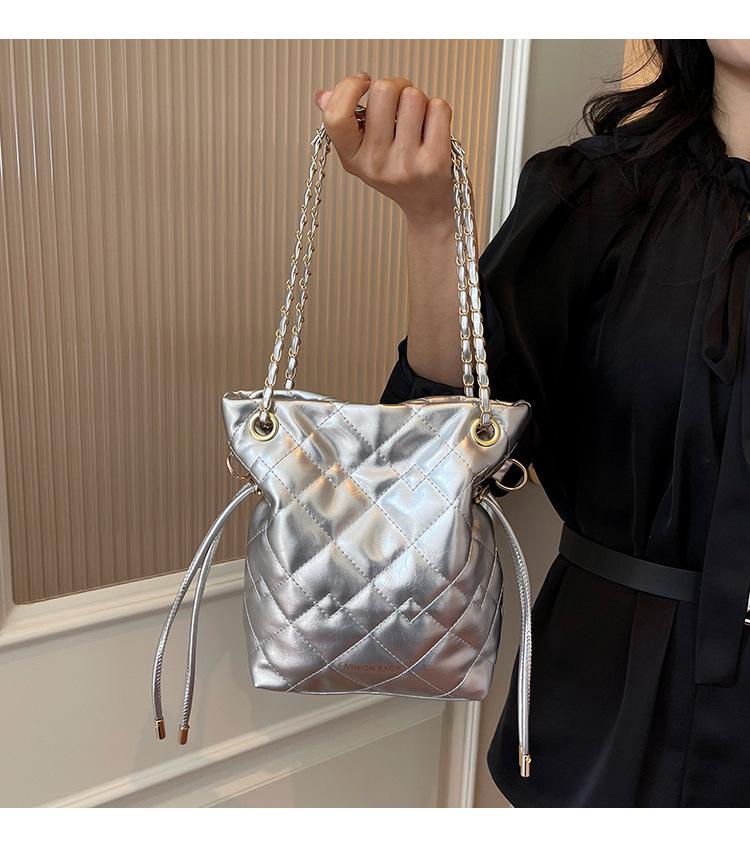 Versatile Women's Fashion Bucket Bag for Daily Commute and Office Use