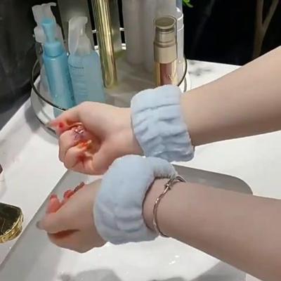 2 ks opasok na umývanie zápästia Náramky na uteráky z mäkkého mikrovlákna na umývanie tváre Absorpcia vody Umývanie na zabránenie vlhkosti Náramok na zápästie