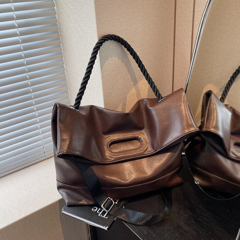 Retro Bag New Women's Bag Large Capacity Fashionable Versatile Shoulder Bag College Student Tote Bag