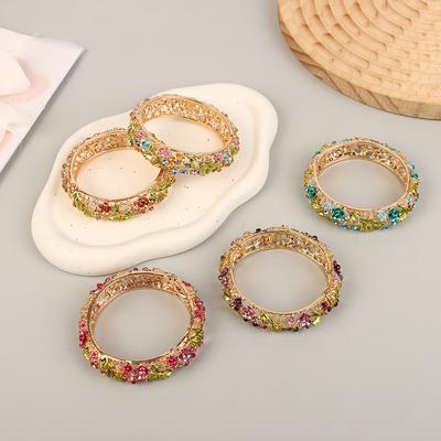 Renkli Etnik Tarz Çiçek Bilezikler Alaşım Delikli Oyma Vintage Açık Bilezikler Kadın Takı Hediyesi İçin