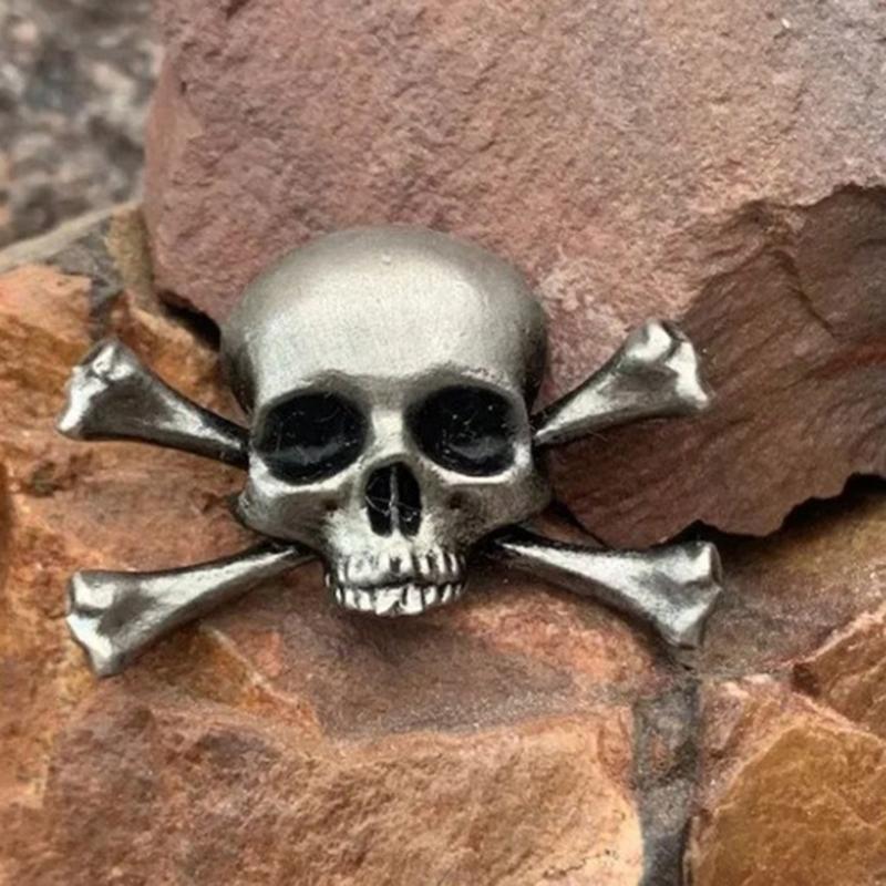 

Vintage Gothic Metal Skull Head Cross Sword Brooches Ghost Head Badge Personalized Jewelry Pins for Women Men Party Accessory