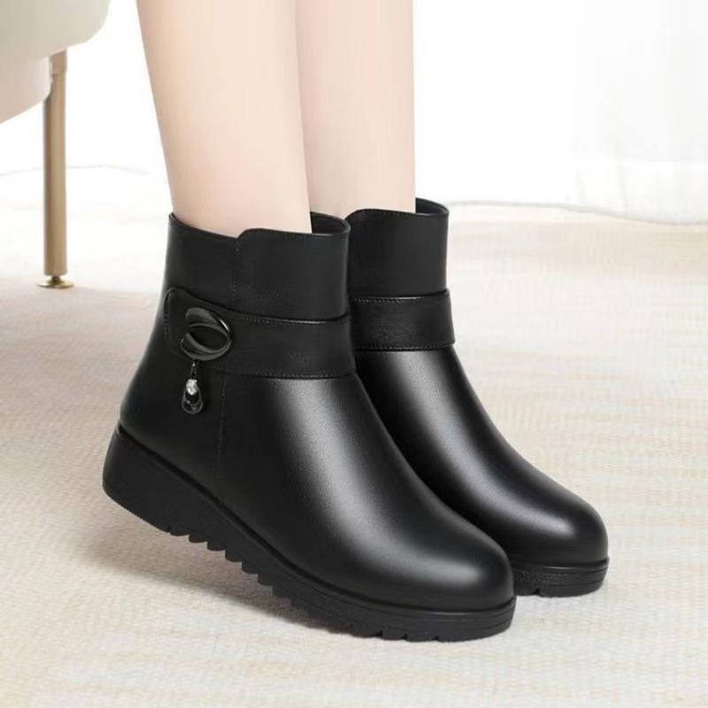 Plus-size Cotton Shoes for Moms, Women's Shoes, Soft Leather, Soft Soles, Boots for Women with Fleece