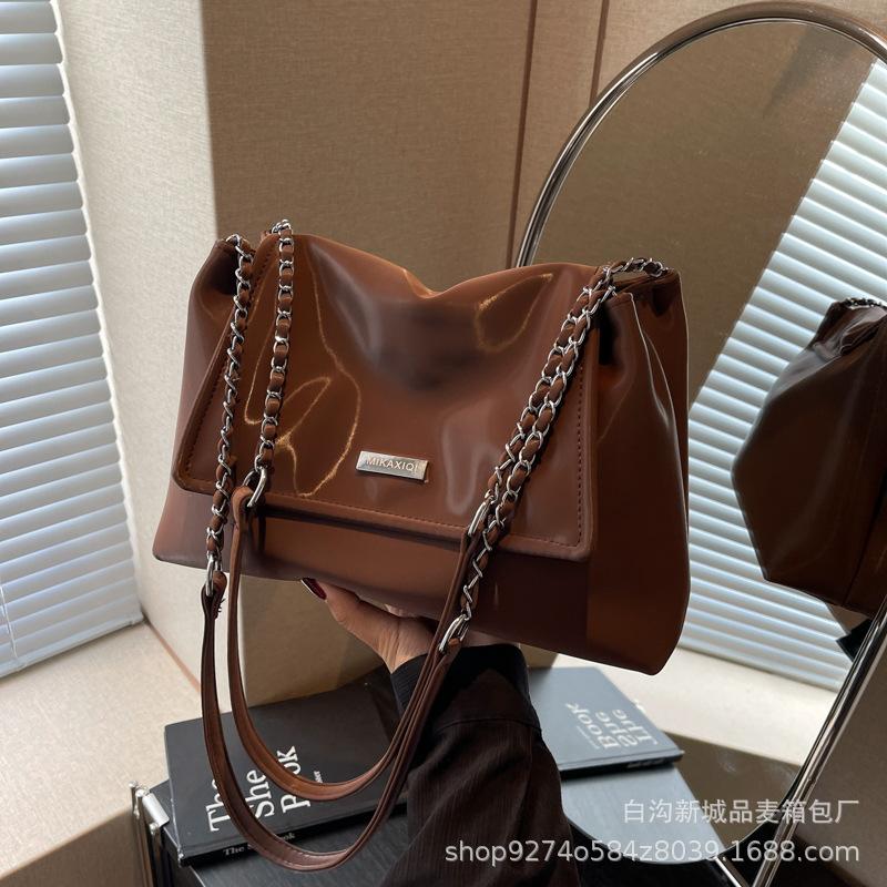 Frosted Retro Bag Women's Large Capacity 2025 New Fashion Chain Shoulder Bag Texture Class Commuter Tote Bag