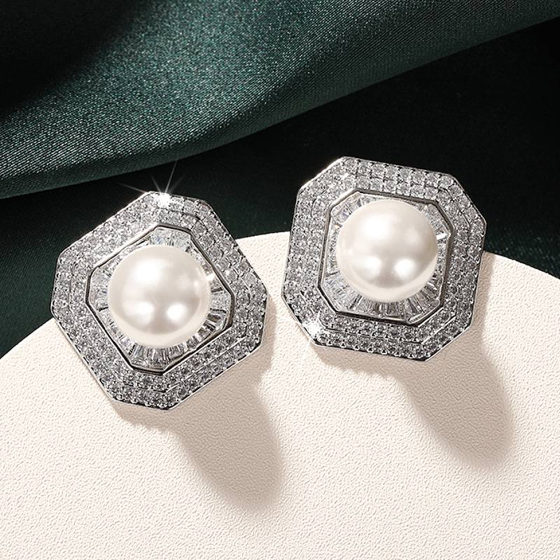 

Huitan Luxury Imitation Pearl Women Stud Earrings Trendy Wedding Engagement Lady Accessories Charming Zircon Full Brilliant CZ