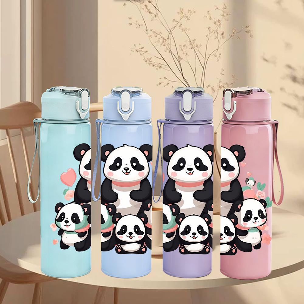 1 PZ Carina Grafica Famiglia Panda, Borraccia Sportiva in Plastica Colorata da 750ml, Tappo Ermetico con Cannuccia a Flip, Adatta per Sport, Ufficio, Uso Domestico