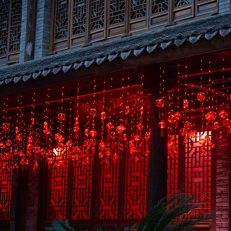 Spring Festival LED Red Lantern Ornaments: Solar Fu Character Colored String Lights for New Year Balcony Decor.