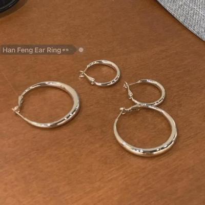 2024 High-End Silber Creolen: Nischendesign, Großer Kalter Stil für Frauen