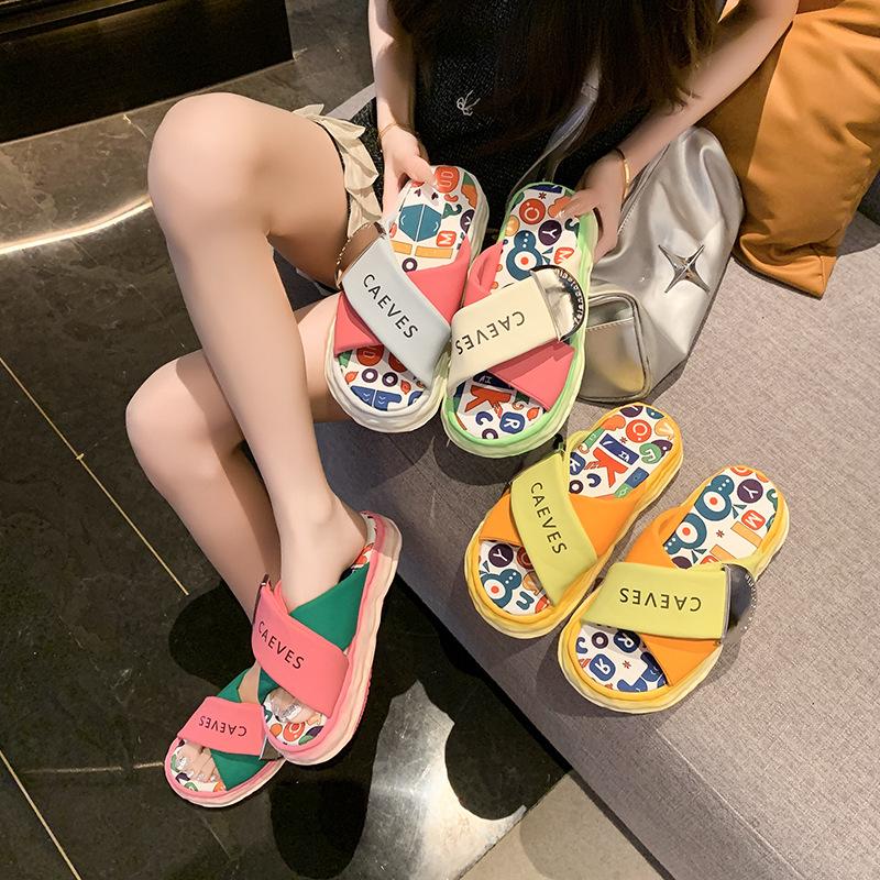 Internet Celebrity Graffiti Slippers Women's Summer 2025 New Outer Wear Thick Bottom One-word Drag Casual Stepping On Shit Sandals Ins Explosion