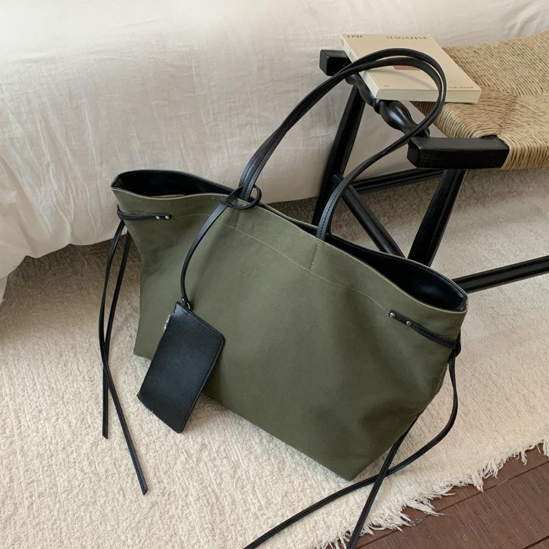 

Autumn casual retro large-capacity canvas bag women s 2025 new simple tote bag shoulder portable commuter bag зелёный