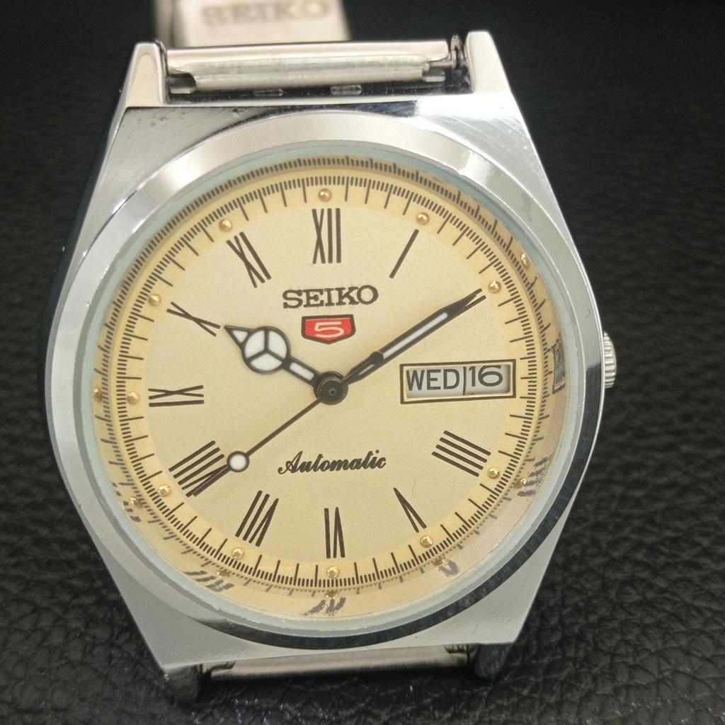 VINTAGE SEIKO 5 AUTOMATIC REFURBISHED JAPAN MENS ROMAN FIGURE WATCH a442634-1