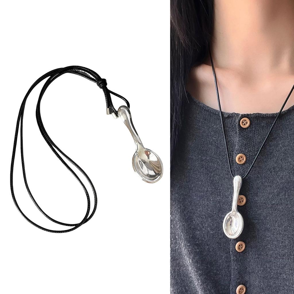 Handgefertigte Halskette mit Anhänger in Form eines kunsthandwerklichen Silberlöffels mit geflochtenen Kordeldesigns für Frauen und Mädchen