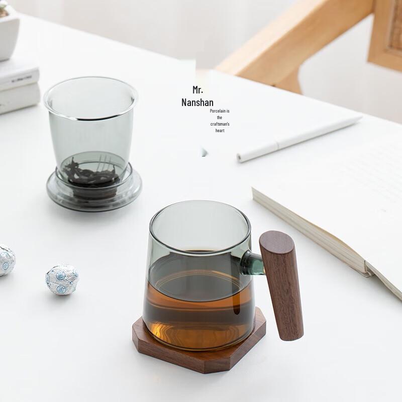 Nanshan Mr. Glass Tea Cup with Wood Coaster