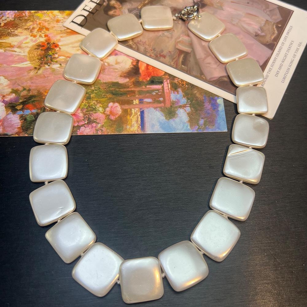 Collier Vintage Minimaliste Français en Coquillages Perlés