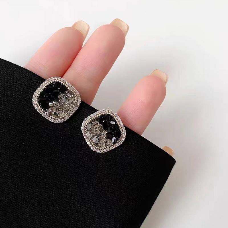 French Retro Black Cubic Zirconia Square Stud Earrings for Women: Elegant, Versatile, and Stylish.