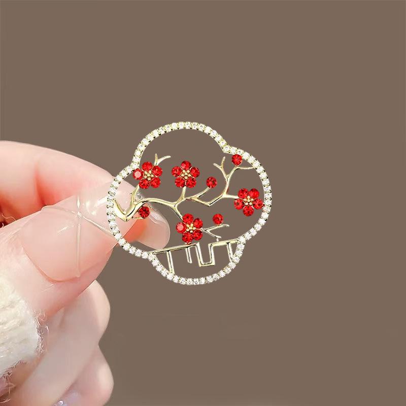 Ruyi Pipa Brooch: Elegant Classic Pearl Pin for Women’s Cheongsam