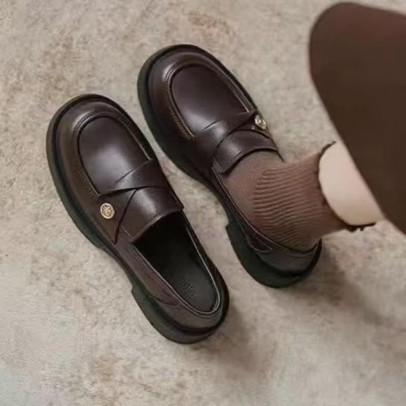

Soft leather soft-soled loafers women s 2025 spring and autumn new small gold coin single shoes British thick-soled one-pedal small leather shoes 40 коричневий