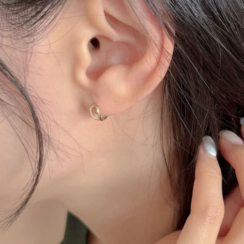 youngglow 14k loop line one touch earring