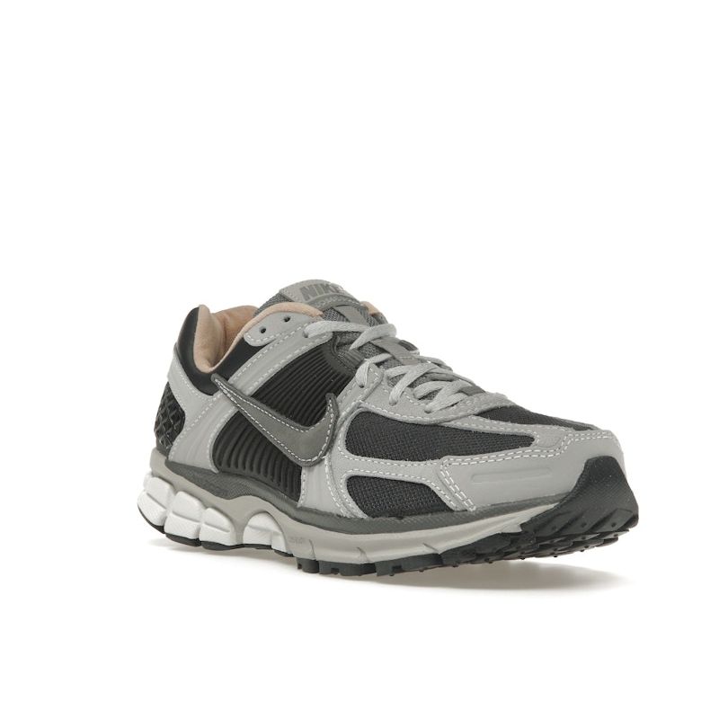 Nike Air Zoom Vomero 5 Dark Smoke Grey Vachetta Men Sneakers Light-Smoke-Grey Vachetta-Tan Summit-White HV5982-001