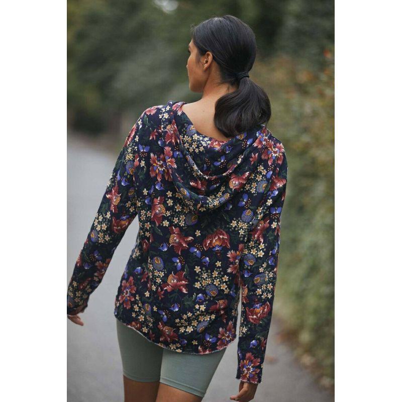 

An Original D Foreign Trade White Collar Daily P Series Personalized Curly Edge Short Hoodie Navy blue and Hundred Flowers L