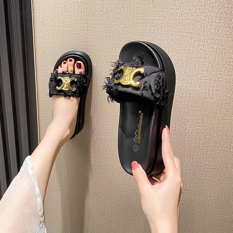 Xiaoxiangfeng Slippers Women's Outer Wear 2025 New Summer Fashion Versatile Muffin Thick Bottom Heightening Women's Sandals