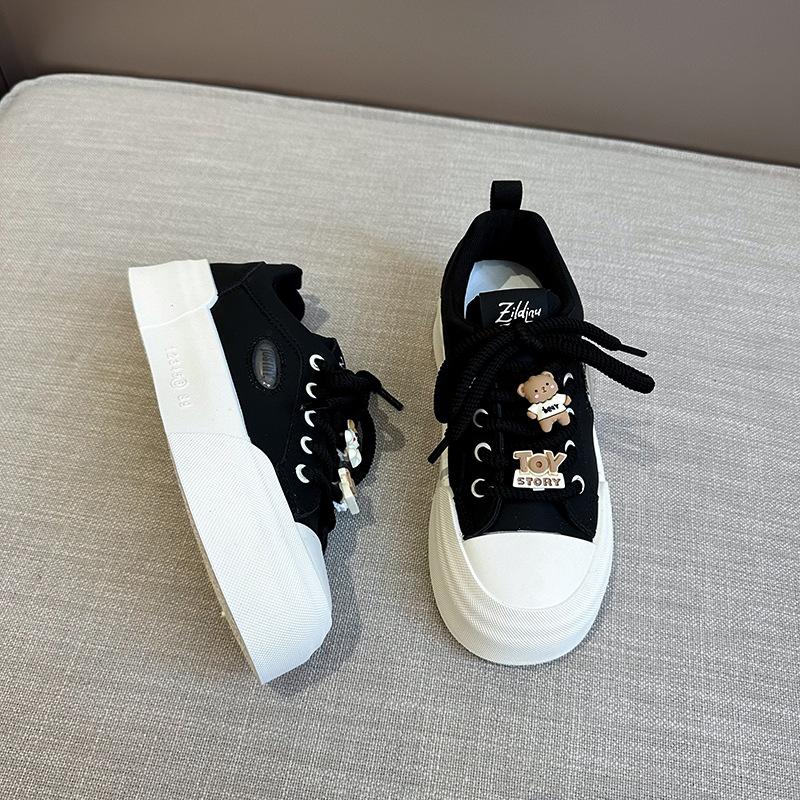 

2025 осень маленькие белые туфли новая корейская версия ins кампус студентки медведь платформа спортивные кеды модная повседневная обувь 40