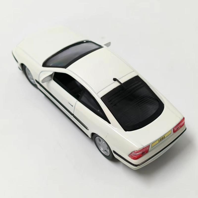 Delprado 1:43 Scale 1995 Opel New Alloy Die-casting Vehicle Model Without Packaging Collectible Gift Toy Car Model
