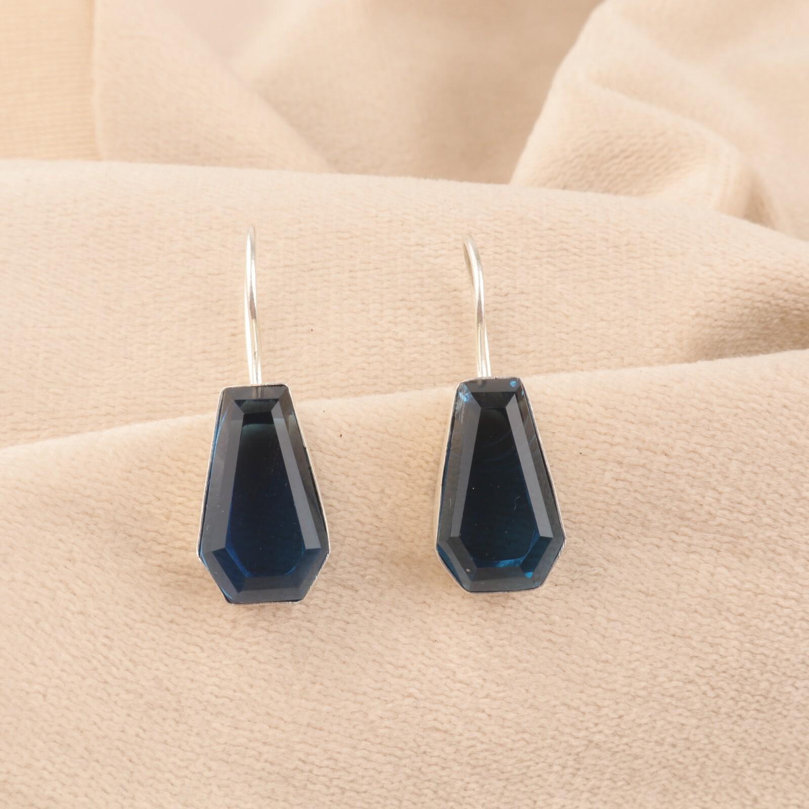 

Лондонский голубой топаз Драгоценный камень 925 Стерлинговое серебро Ювелирные изделия Ручная работа Серьги 1,26 EE-138-12