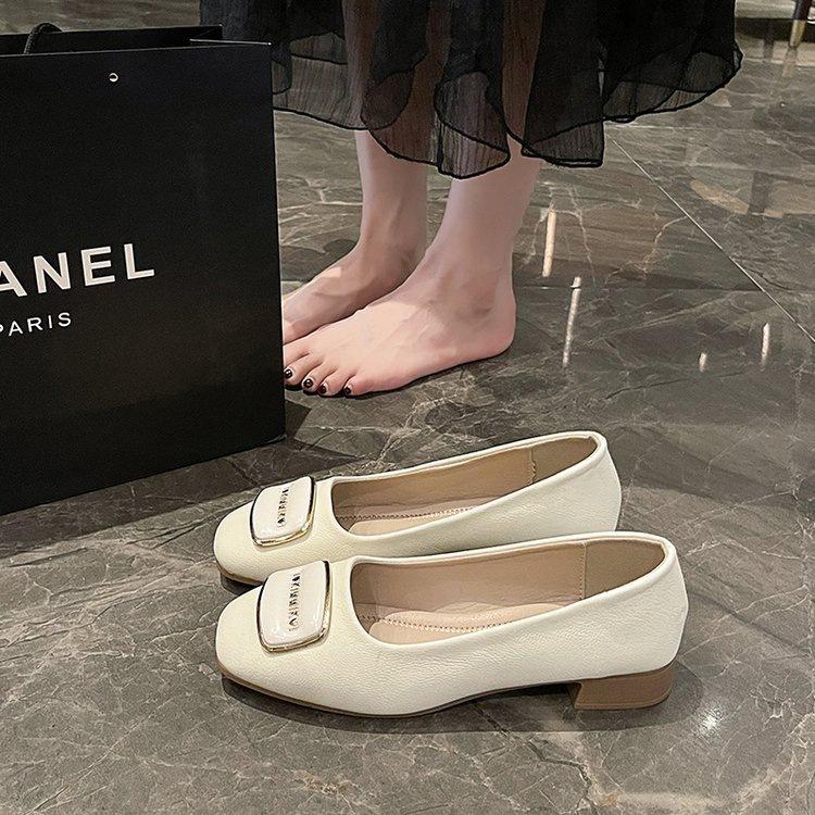 French high-end shallow single shoes, new autumn black flat-soled beanie shoes, square head ladyshoes.