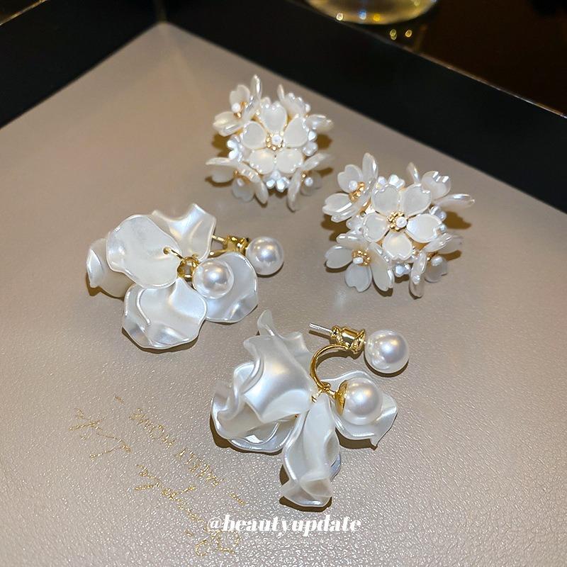 Silver Needle Flower Cluster Fringed Pearl Earrings French Elegance Temperament Exquisite Earrings Light Luxury High-end Earrings Women