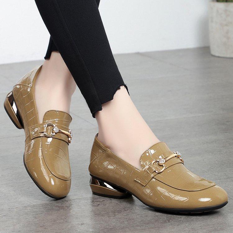 Patent Leather Loafers Spring 2025 New Low-heeled Small Leather Shoes Women's Soft-soled Soft-faced Flat-soled Single Shoes Popular Women's Shoes